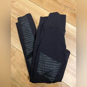 Black Alo Yoga moto leggings